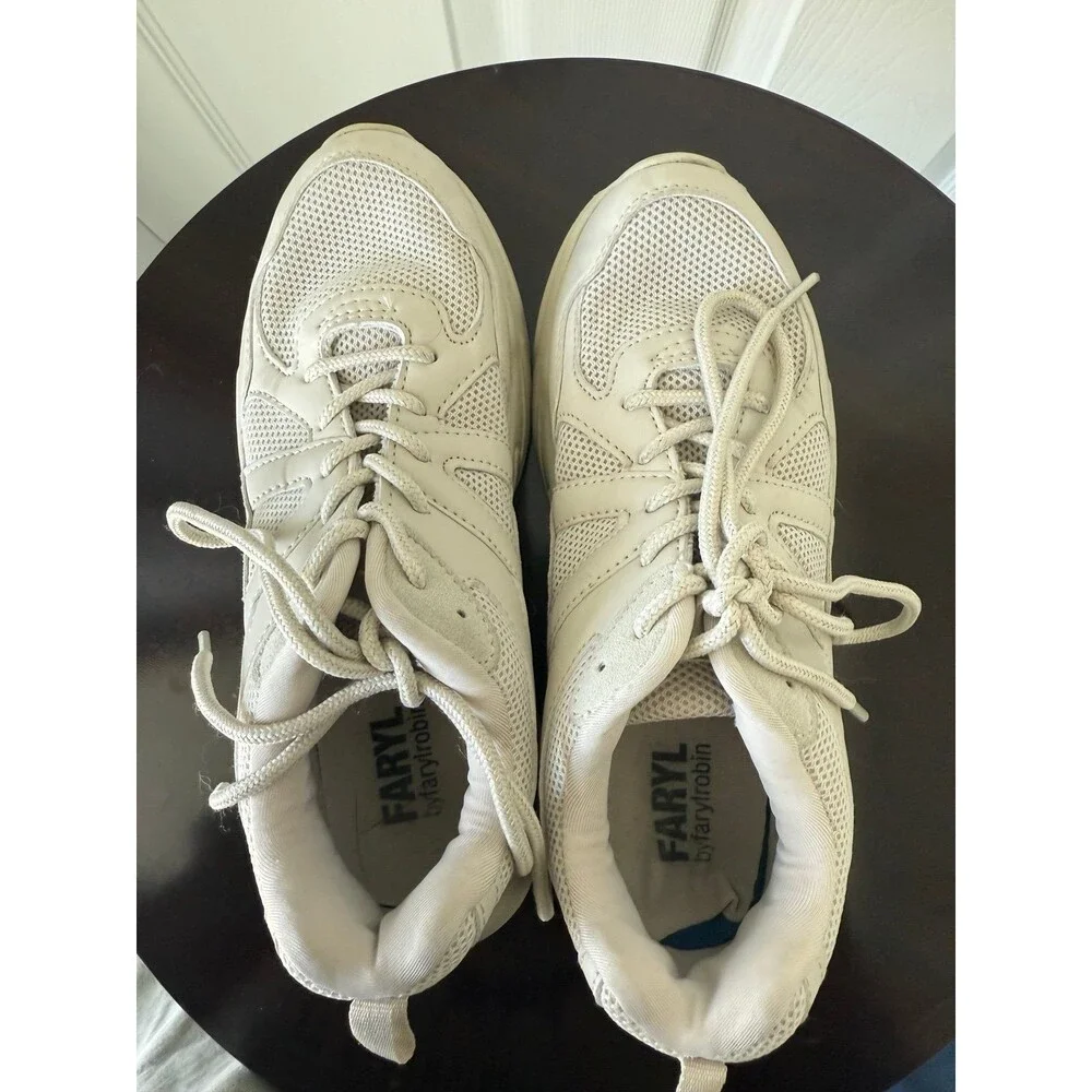 lightweight chunky sneaker